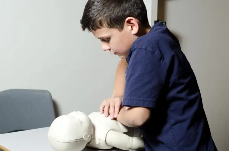 Why It is Important to Teach Our Kids First Aids
