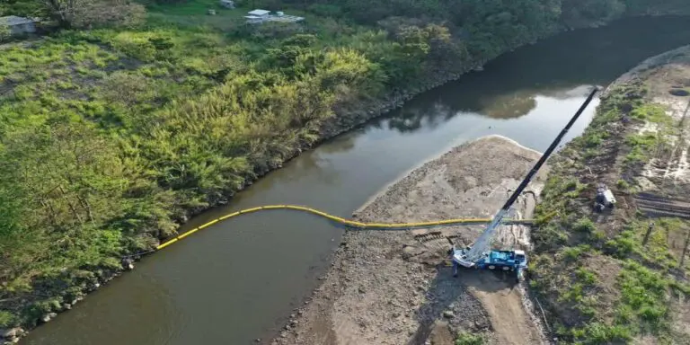 America Free Zone Volunteers Clean the Burío River in Costa Rica of a Ton of Garbage