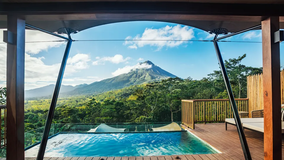 A Luxurious Getaway to Costa Rica: Where to Stay and What to Do