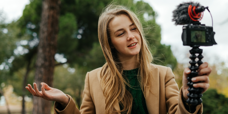 Content Creators Living Abroad, a Boost to Their Creativity