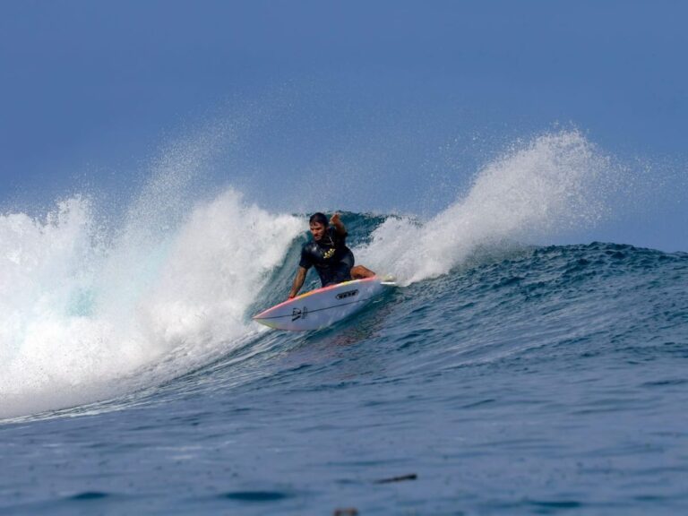 Surfer Malakai Martínez from Tamarindo Wants to Stay on the Crest of the Wave in Costa Rican Circuit