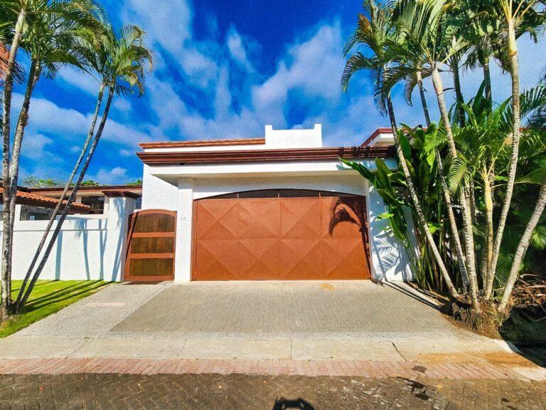 Home for Rent in Playa Hermosa – A Peaceful Coastal Retreat