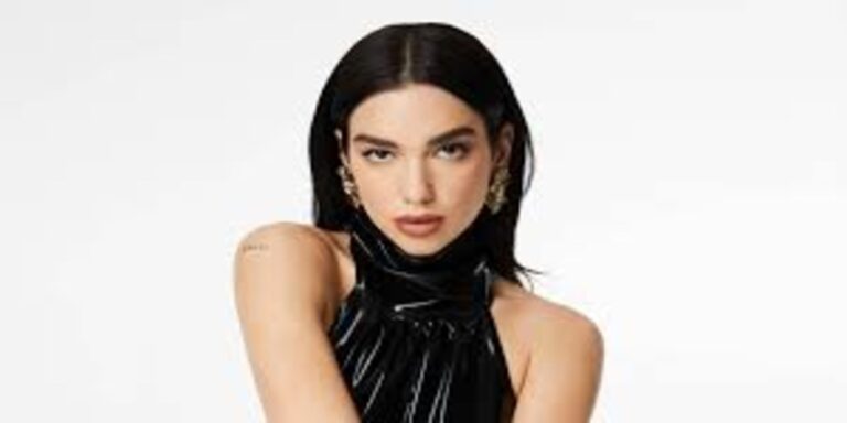 Dua Lipa Greets and Even Takes a Photo With Two Costa Ricans Who Traveled to One of Her Concerts