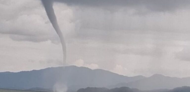 Waterspout Captured in Waters of the Gulf of Nicoya last Wednesday Afternoon