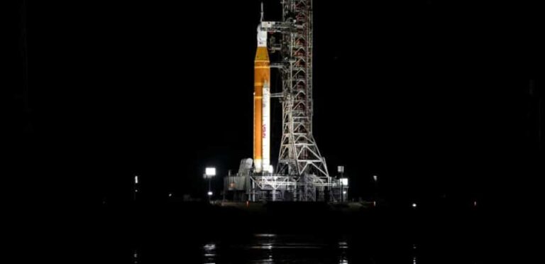 NASA Postpones Its New Astronaut Mission to The Moon Again, At Least Until April