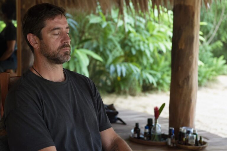 Pro athletes and executives attending Costa Rica plant medicine retreats for wellness, personal growth, and mental clarity in a tropical setting.