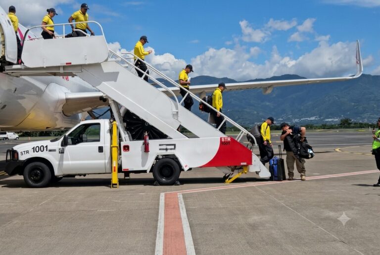 Heroic Return: Costa Rican Firefighters Welcomed with Open Arms After Venezuela Earthquake Rescue Mission